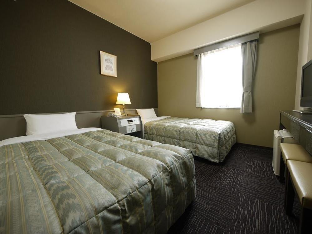 Hotel Route-Inn Toyama Ekimae Екстер'єр фото