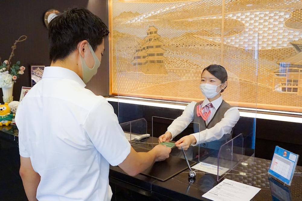 Hotel Route-Inn Toyama Ekimae Екстер'єр фото