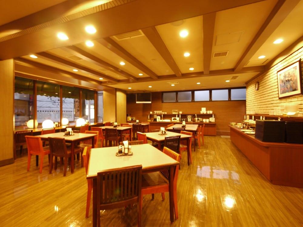Hotel Route-Inn Toyama Ekimae Екстер'єр фото