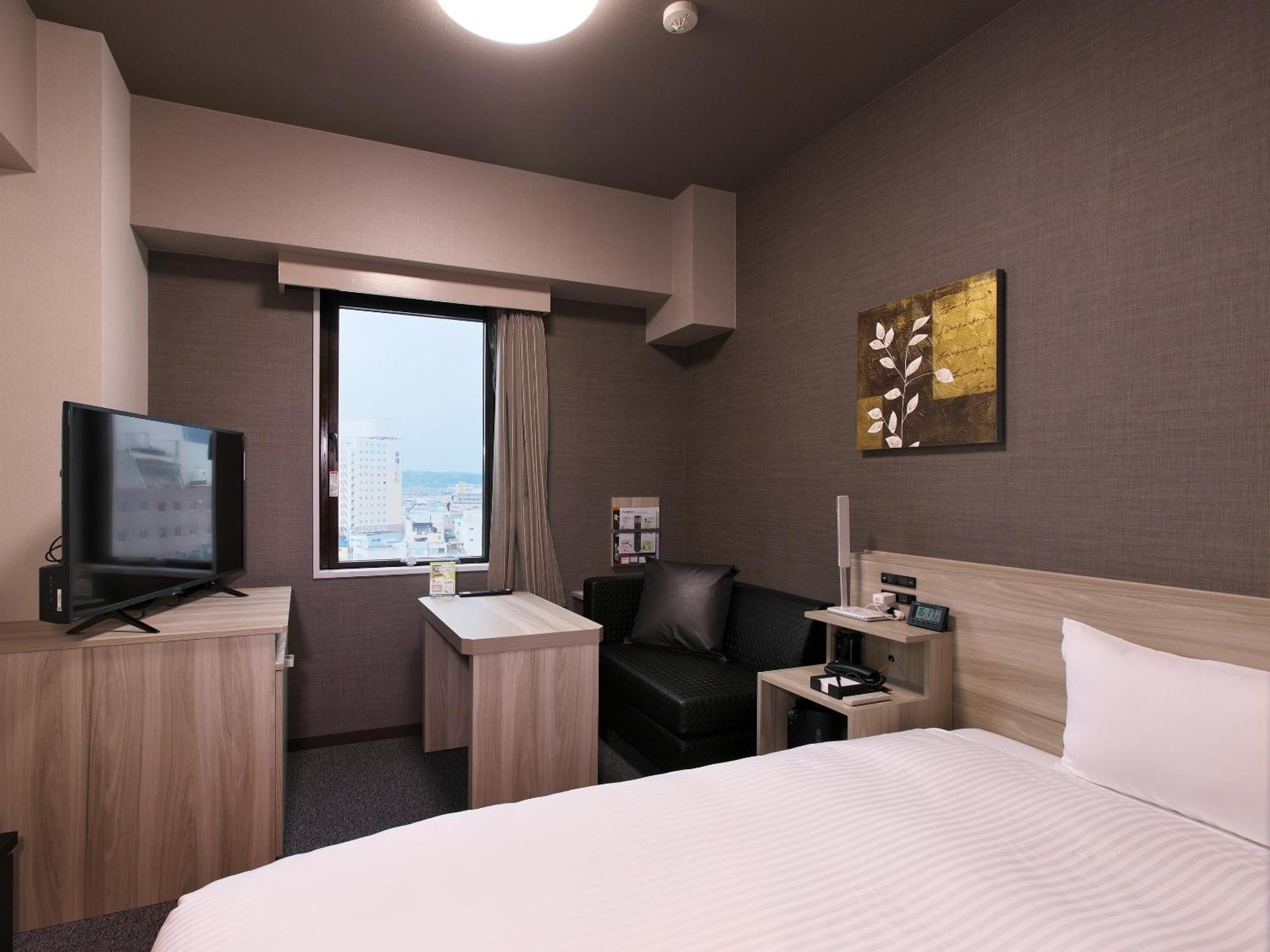 Hotel Route-Inn Toyama Ekimae Екстер'єр фото