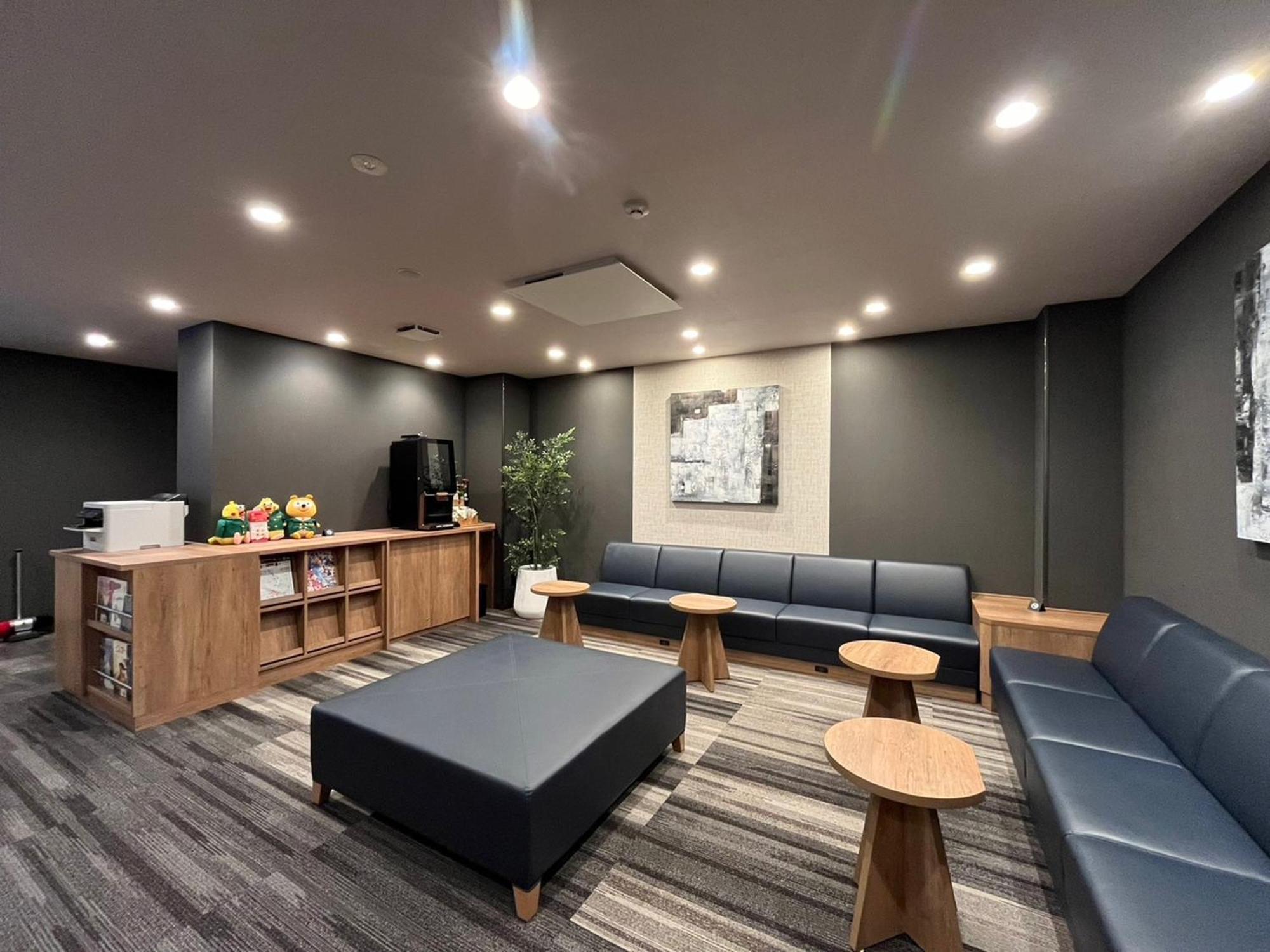 Hotel Route-Inn Toyama Ekimae Екстер'єр фото