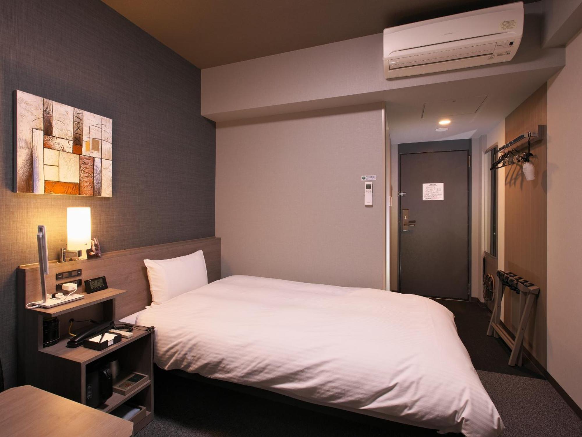 Hotel Route-Inn Toyama Ekimae Екстер'єр фото