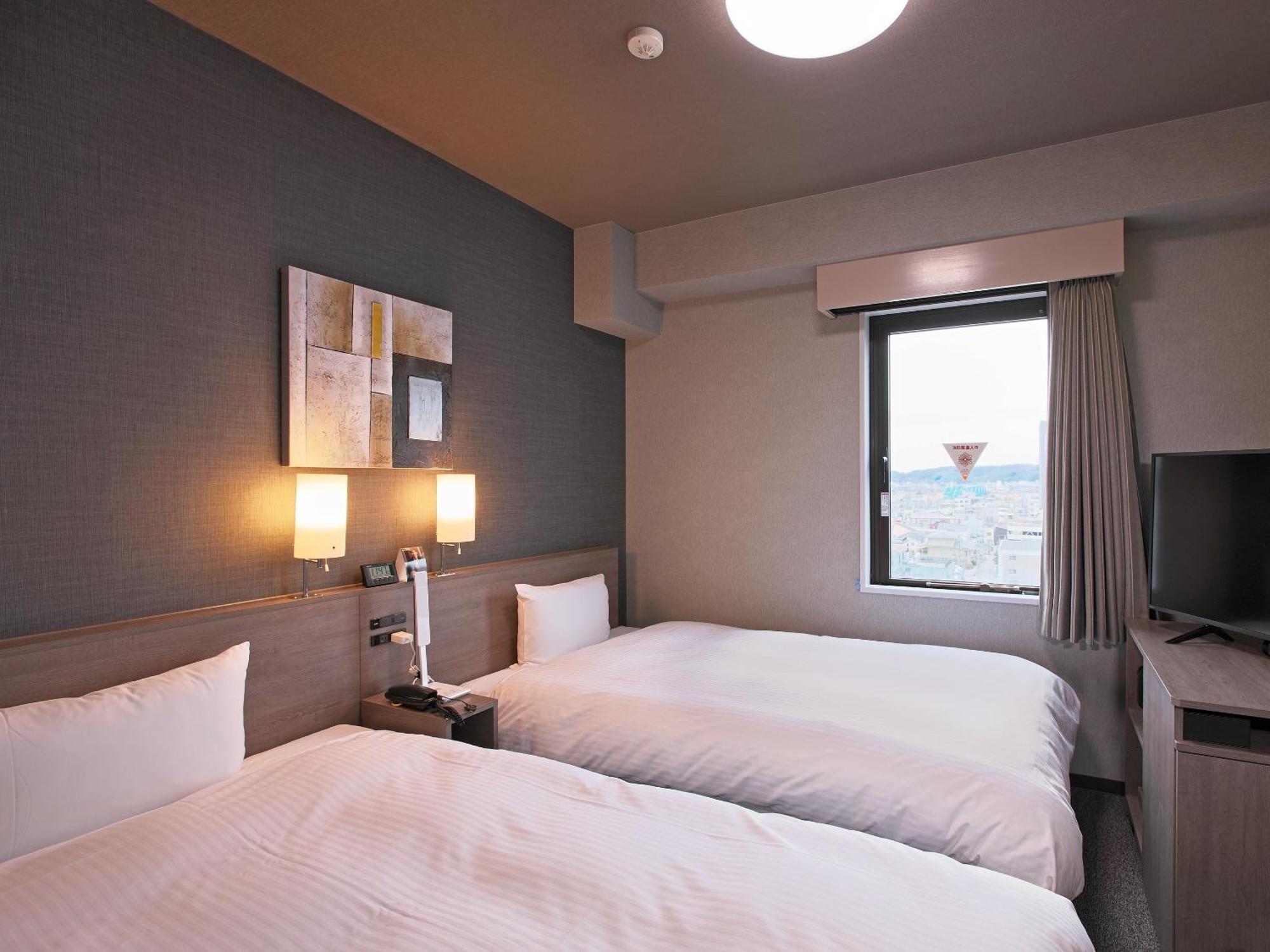 Hotel Route-Inn Toyama Ekimae Екстер'єр фото