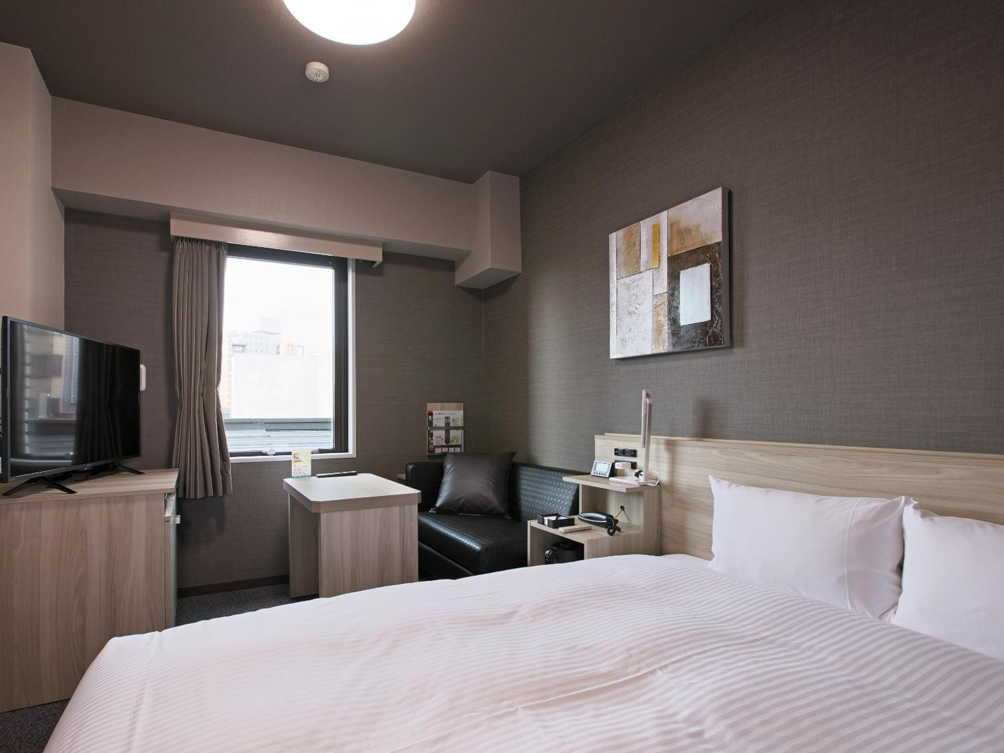 Hotel Route-Inn Toyama Ekimae Екстер'єр фото
