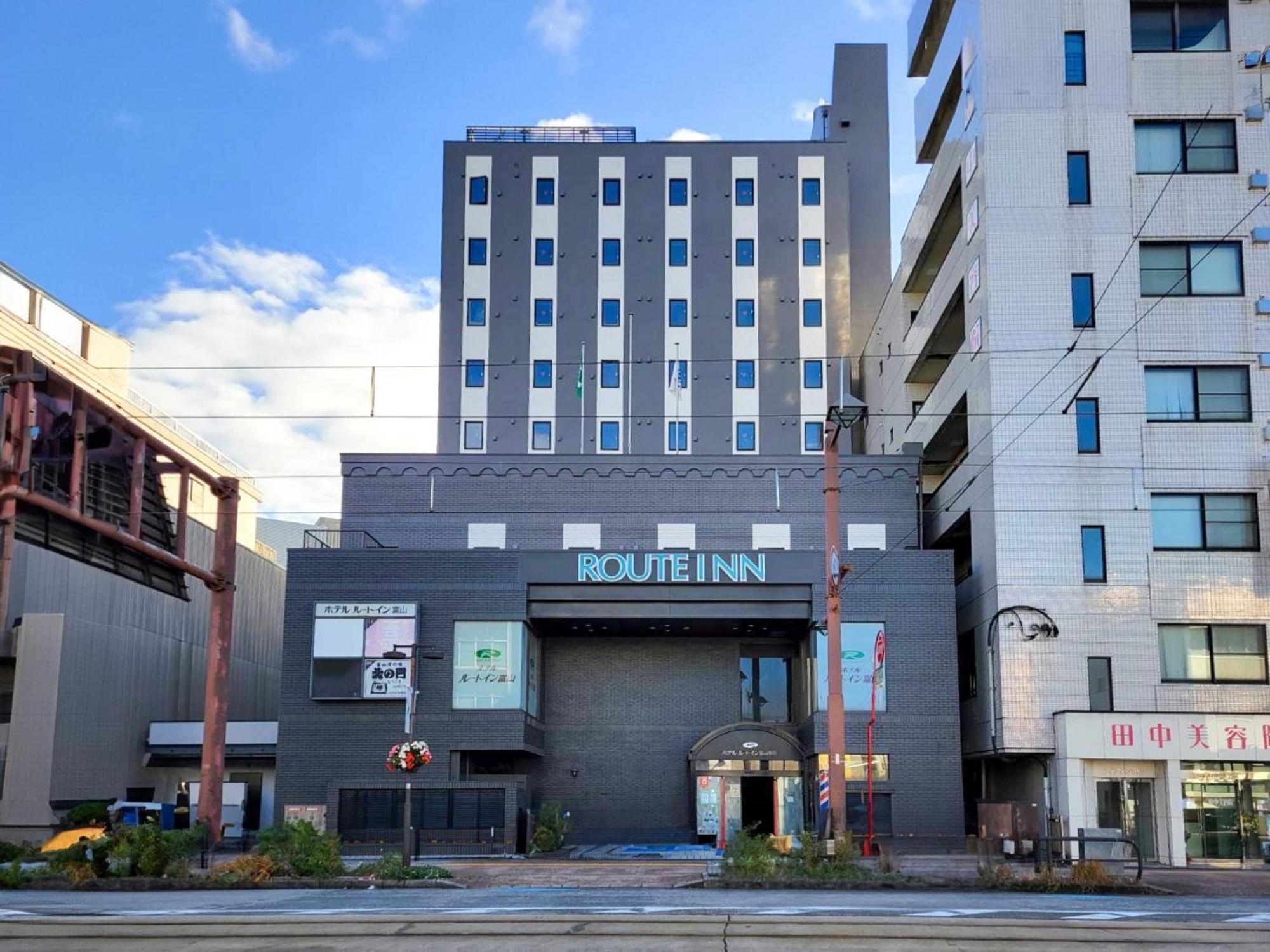 Hotel Route-Inn Toyama Ekimae Екстер'єр фото
