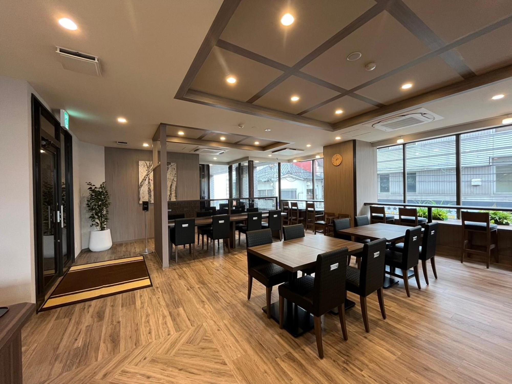 Hotel Route-Inn Toyama Ekimae Екстер'єр фото