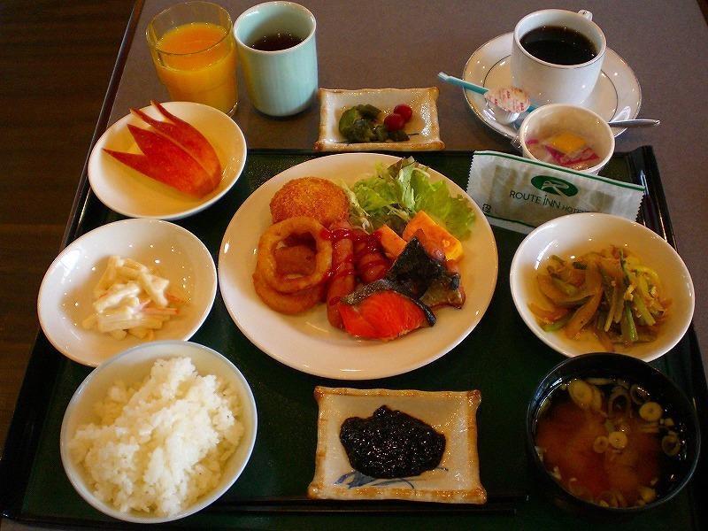 Hotel Route-Inn Toyama Ekimae Екстер'єр фото