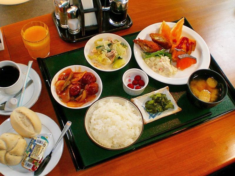 Hotel Route-Inn Toyama Ekimae Екстер'єр фото