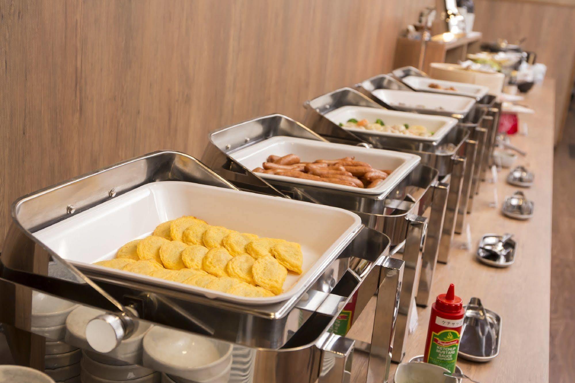 Hotel Route-Inn Toyama Ekimae Екстер'єр фото
